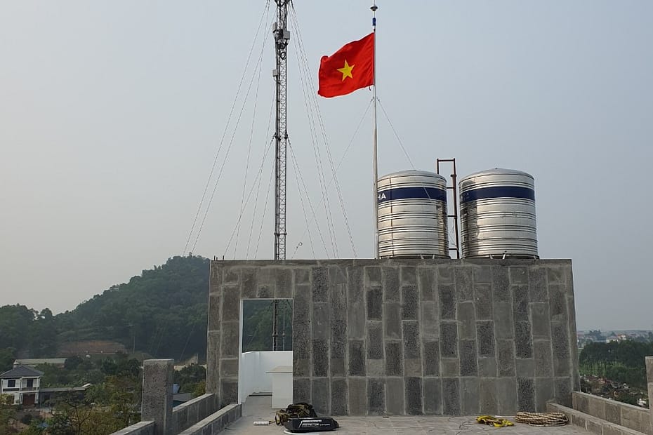 Chống Sét mái bê tông có Gắn Cờ